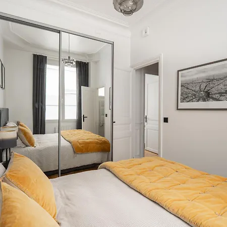 Cosy Et Design 2 Pieces Metro Pasteur 15 * Parijs